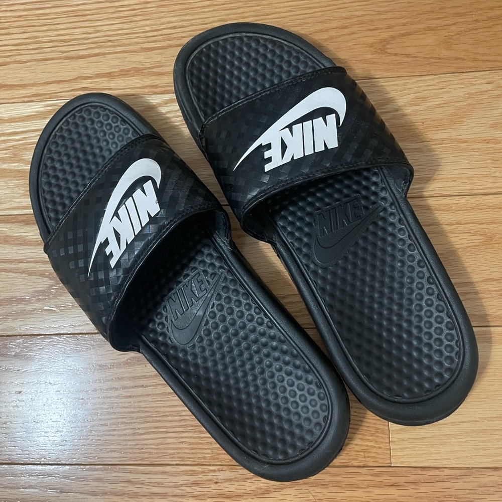 women’s nike slides